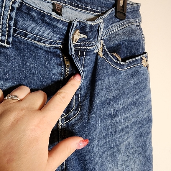 Shyanne bootcut embroidered jeans.  Women's size 30 Short. 31" inseam. - Picture 8 of 14